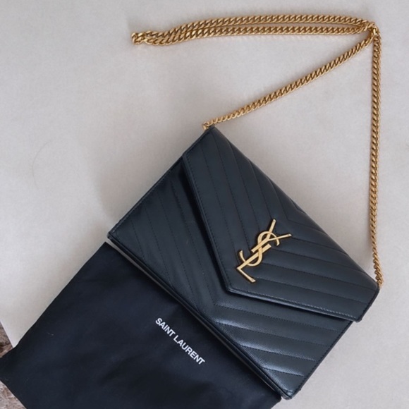 Yves Saint Laurent Handbags - Saint Laurent
Monogramme Large Grain de Poudre Wallet on Chain